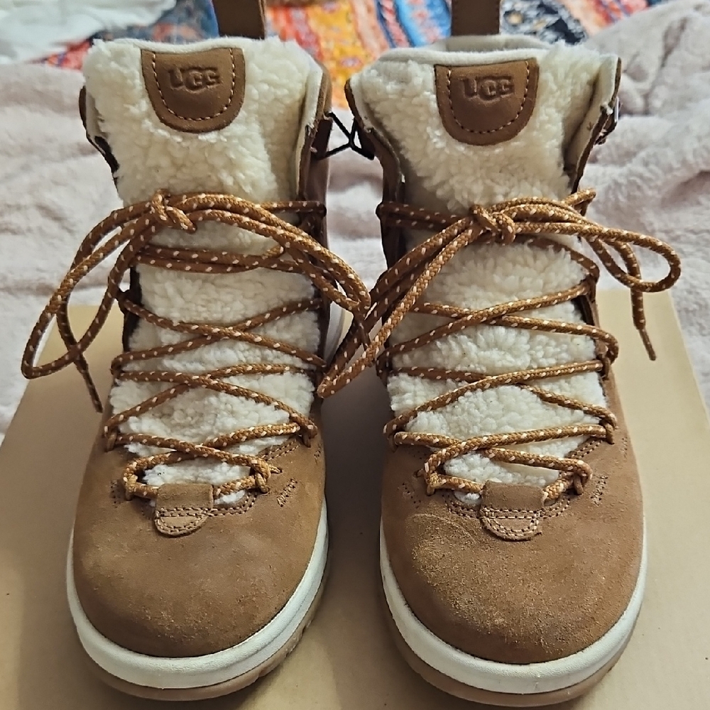 LIKE NEW UGG BOOTS